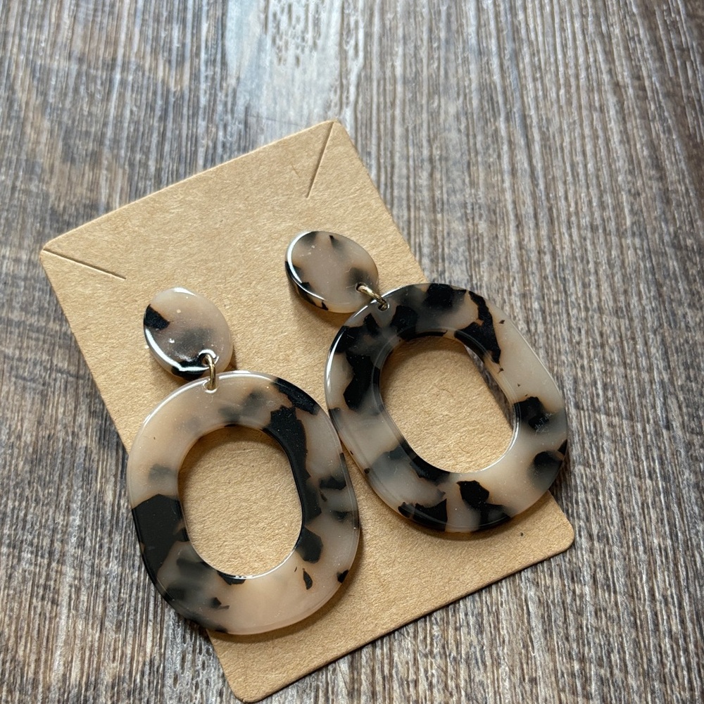 Versona Tortoise Shell Earrings - Black and Cream